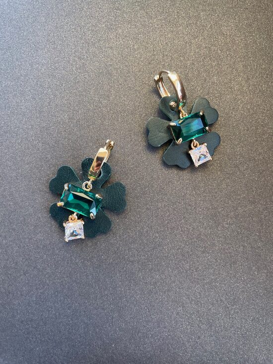 Zaļi auskari “ZIEDI” ar zaļiem kristāliem